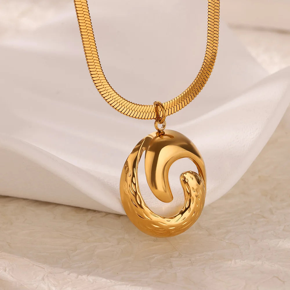 Geometric Cresent Moon Round Necklace for Women Stainless Steel Coin Portrait Pendant Necklace Fashion Wedding Jewelry Gift